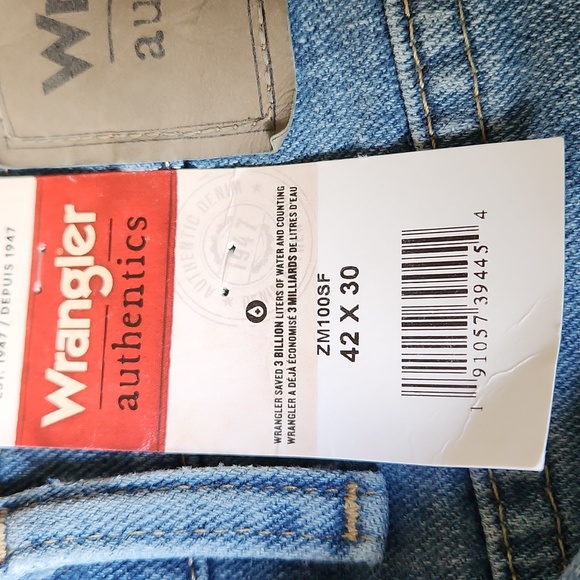 Wrangler  Authentics,  NWTG, Sz 42 X 30 Light Blue Jeans, 3 Pockets in Front - Picture 10 of 11